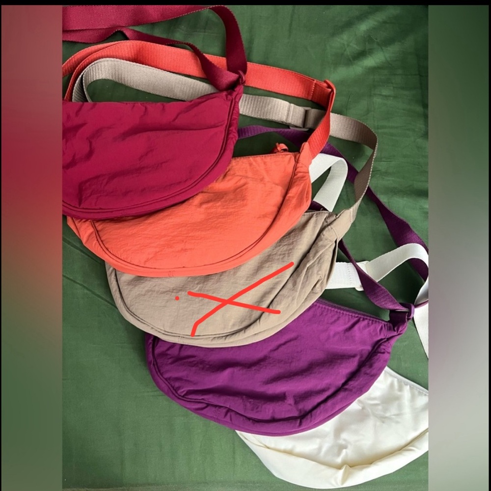 UNIQLO Round Mini Shoulder Bags